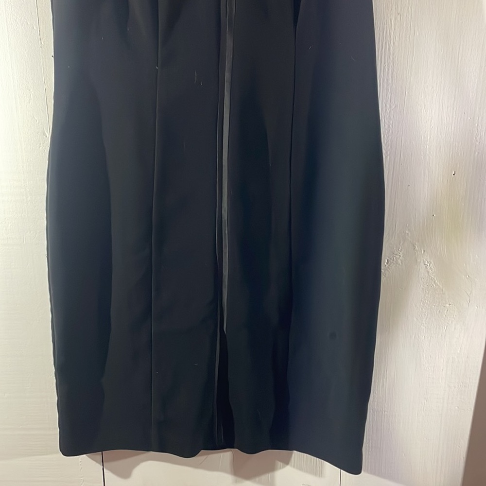 Perfect LBD 🕴️ - Picture 3 of 5